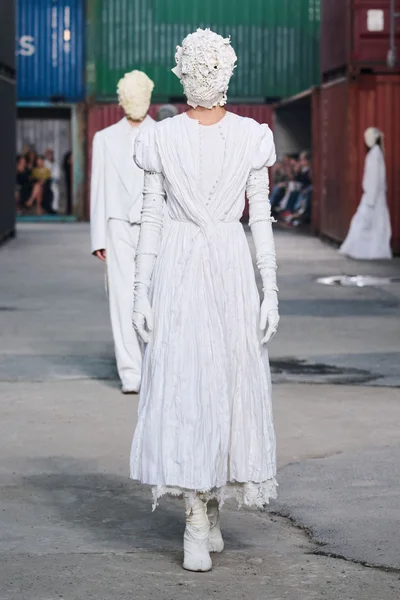 Look 13